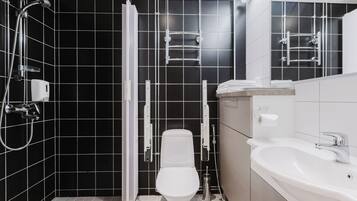 Superior Double Room, Park View | Bathroom
