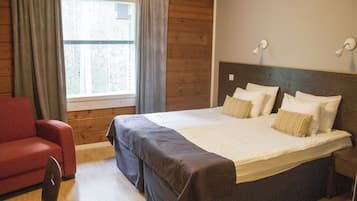 Kahden hengen standard-huone (yksi tai kaksi sÀnkyÀ), 1 parisÀnky | TyöpöytÀ, ilmainen Wi-Fi