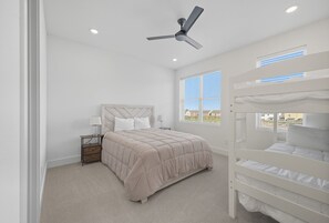 4 bedrooms, iron/ironing board, free WiFi, bed sheets