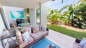 Outdoor dining - Shoreline Garden 02 2 Bedroom Townhouse (Destin)