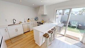 Private kitchen - Shoreline Garden 02 2 Bedroom Townhouse (Destin)