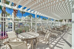 Outdoor dining - Shoreline Garden 02 2 Bedroom Townhouse (Destin)