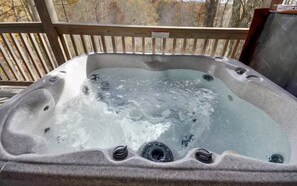 Cabin, 1 Bedroom | Outdoor spa tub - Eagles Nest 1 Bedroom Cabin (Gatlinburg)
