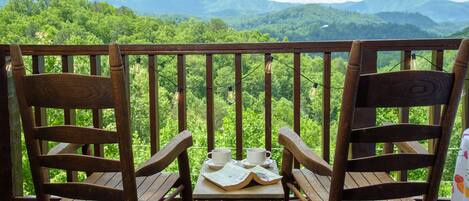 Cabaña, 1 habitación | Restaurante al aire libre