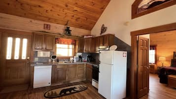 Cabin, 1 Bedroom | Private kitchen | Coffee/tea maker, toaster
