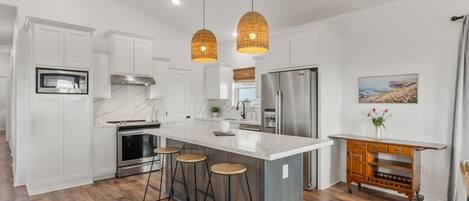 House, 3 Bedrooms | Private kitchen | Fridge, coffee/tea maker, toaster