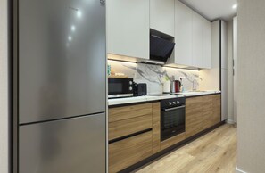 Refrigerador, microondas, horno, lavavajillas