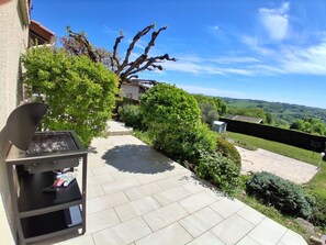 Terrace/patio - Quiet country house with swimming pool and lovely views. (Montseveroux)
