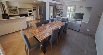 Maison de campagne au calme avec piscine et belle vue!