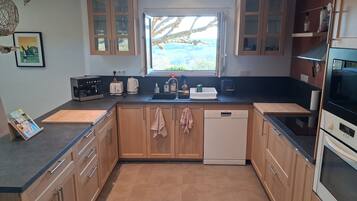 冰箱、微波炉、烤箱、炉灶