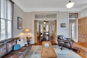TV - 4-bedroom house in charming New Orleans with AC (New Orleans)