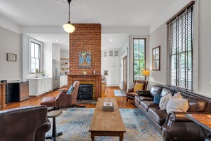 TV - 4-bedroom house in charming New Orleans with AC (New Orleans)