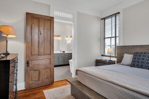 4 bedrooms, iron/ironing board, WiFi, bed sheets - 4-bedroom house in charming New Orleans with AC (New Orleans)