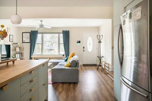 Unclassified image, 4 of 27, button