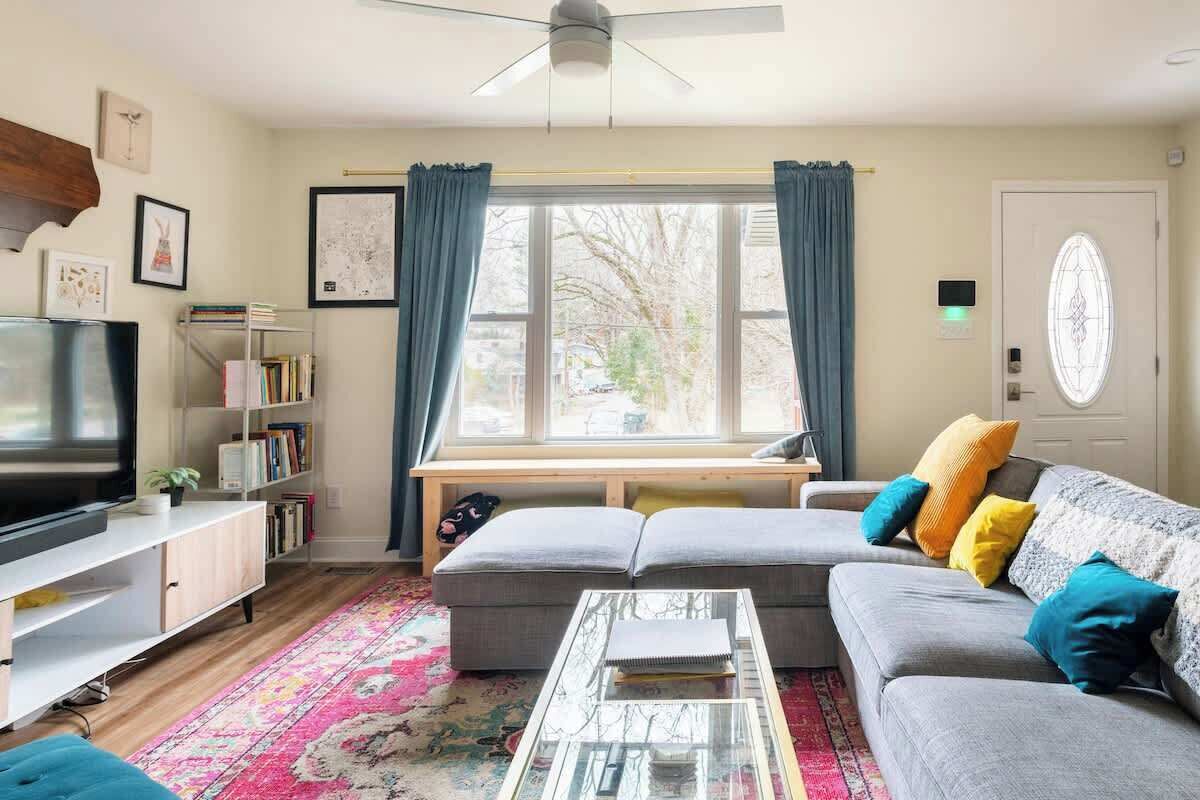 Porch & Yard, Spacious & Cozy, Close To Downtown! - Clayton