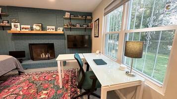 4 bedrooms, desk, iron/ironing board, free WiFi