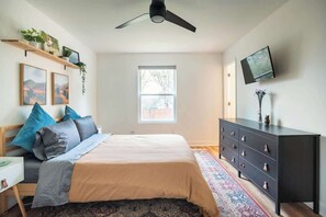4 bedrooms, iron/ironing board, free WiFi, bed sheets