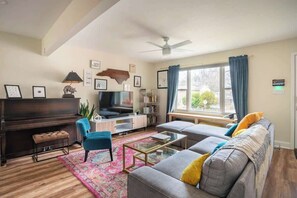 Unclassified image, 3 of 27, button