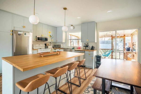 Unclassified image, 1 of 27, button