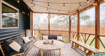 Porch & Yard, Spacious & Cozy, Close to Downtown!