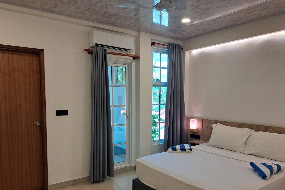 In-room safe, desk, laptop workspace, blackout curtains