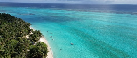 Beach nearby, white sand, beach towels