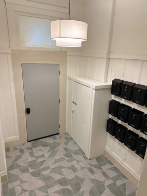 المنشأة من الداخل