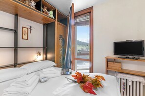 1 bedroom, free WiFi, bed sheets