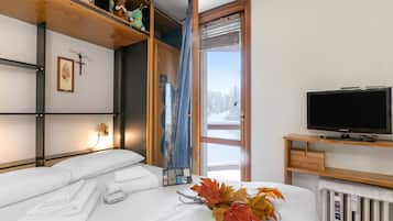 Standard Apartment, 1 Bedroom (Appartamento Fiocco di Neve) | 1 bedroom, free WiFi, bed sheets