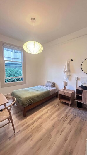 1 bedroom, desk, iron/ironing board, WiFi