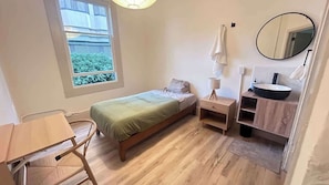 1 bedroom, desk, iron/ironing board, WiFi