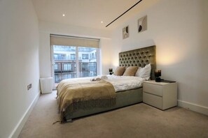 3 habitaciones, tabla de planchar con plancha y acceso a internet 