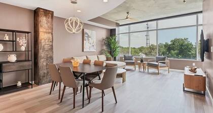 Spacious Apartment Masterfully Decorated