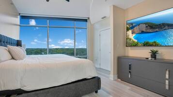 3 bedrooms, desk, iron/ironing board, free WiFi