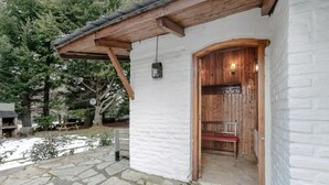 Property grounds - Mountain cabin with large garden and lots of sun. (San Carlos de Bariloche)