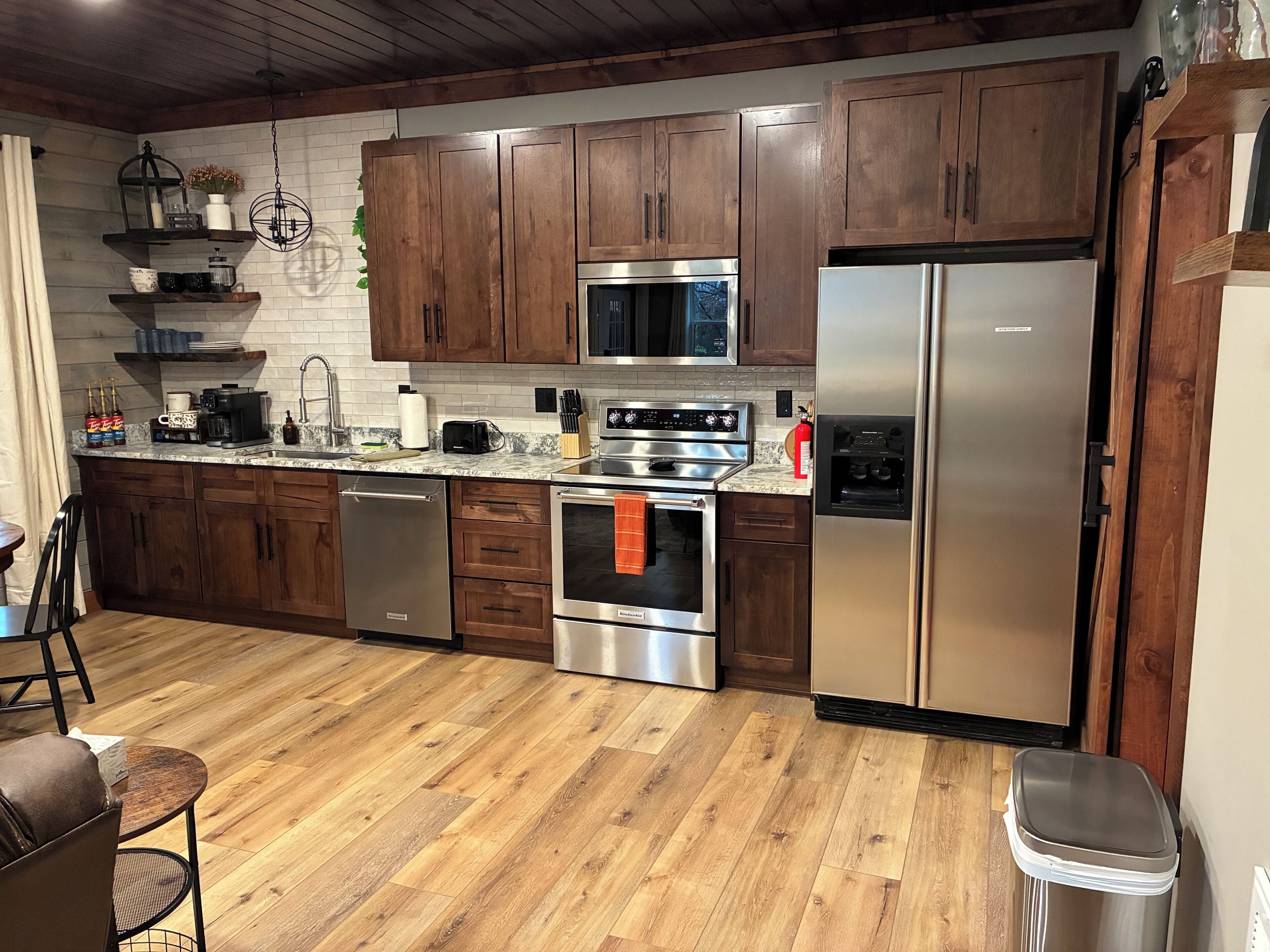 Mikroaaltouuni, uuni, liesi, astianpesukone