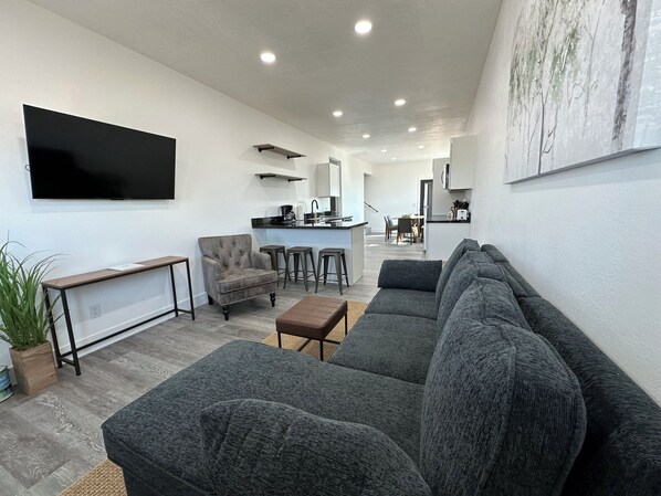 Living area - The Hatchery & Spillway Townhome in Fort Peck (Fort Peck)