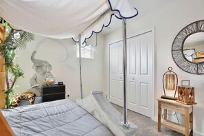 5 bedrooms, iron/ironing board, free WiFi, bed sheets