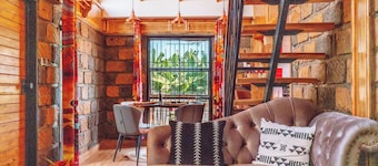 Rustic-Chic Stone Cottage, Forest views, Gardens, Wi-Fi & Comfort near Embu Town
