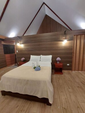 1 bedroom, desk, free WiFi, bed sheets - Chalet IsaKaEla| Volcano | Views | Charming gardens (Turrialba)