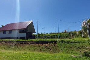 Property grounds - Chalet IsaKaEla| Volcano | Views | Charming gardens (Turrialba)