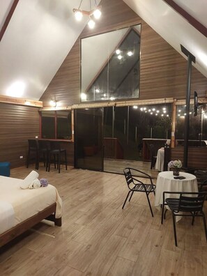 1 soverom, skrivebord, wi-fi (inkludert) og sengetøy