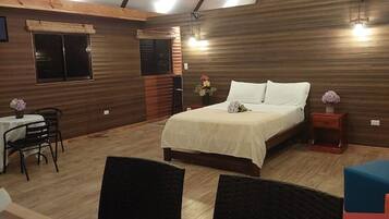 1 bedroom, desk, free WiFi, bed sheets