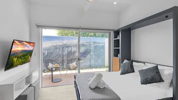 3 bedrooms, desk, iron/ironing board, WiFi