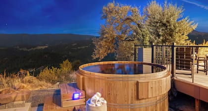 Boulder, CO, Luxury Mtn Home with 4 Bedrooms, Wow Views, Cedar Hot Tub, Peaceful