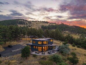 Exterior - The Absolute Best Boulder Romantic Luxury Mtn Home, Wow Views, Cedar Hot Tub (Boulder)