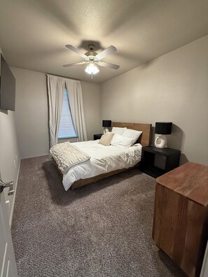 3 bedrooms, desk, iron/ironing board, free WiFi