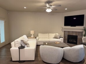 Smart TV, fireplace