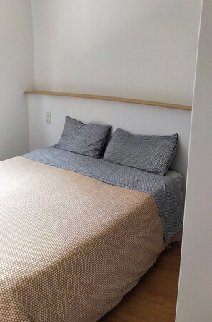 3 bedrooms, iron/ironing board, Internet, bed sheets