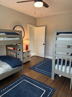 3 chambres, fer et planche à repasser, Wi-Fi gratuit, draps fournis